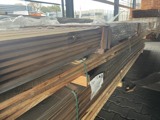 Ca. 56x Thermo Ayous Channelsiding, 18x137mm, lengte 450cm